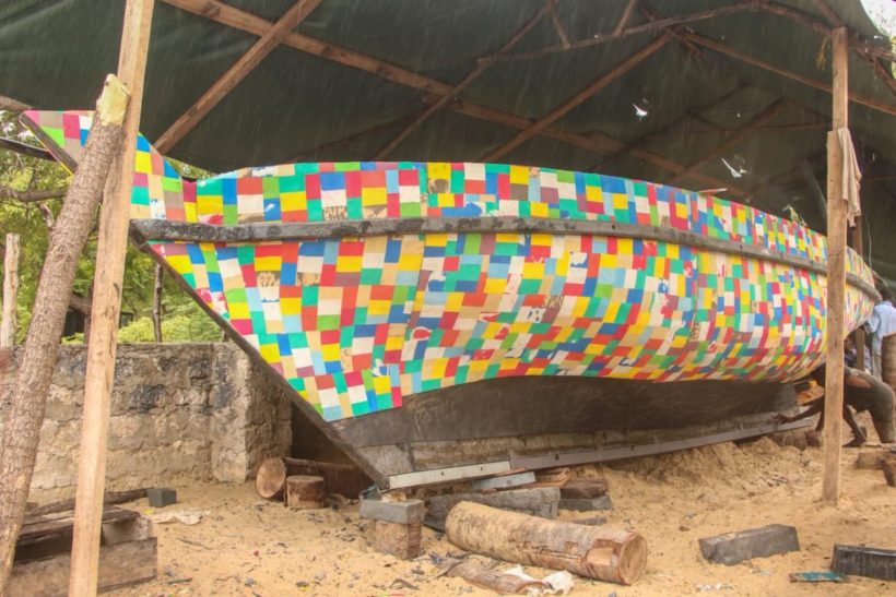 A boat made with flip-flops to sensitize the recycling of plastic